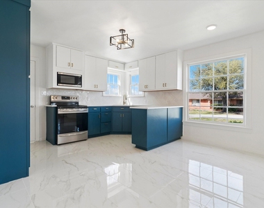 602 W Pecan Street - Photo Thumbnail 10