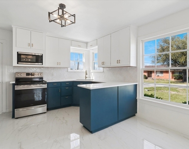602 W Pecan Street - Photo Thumbnail 11