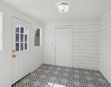 602 W Pecan Street - Photo Thumbnail 28