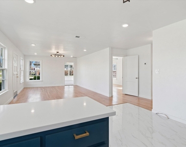 602 W Pecan Street - Photo Thumbnail 15