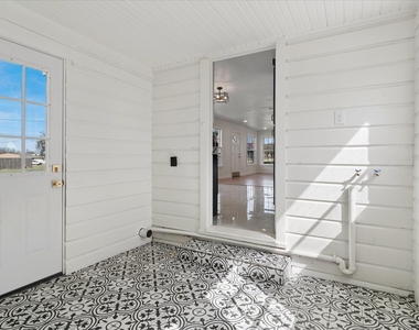 602 W Pecan Street - Photo Thumbnail 27