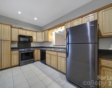 6932 Misty Pine Lane - Photo Thumbnail 4