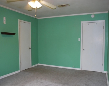 2604 W Johnson Street - Photo Thumbnail 9