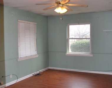 2604 W Johnson Street - Photo Thumbnail 3