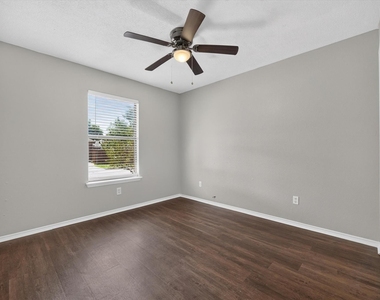 7001 Bentley Avenue - Photo Thumbnail 17