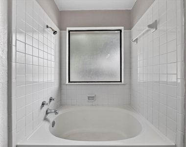 7001 Bentley Avenue - Photo Thumbnail 22