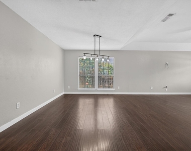 7001 Bentley Avenue - Photo Thumbnail 6