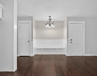 7001 Bentley Avenue - Photo Thumbnail 8