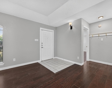 7001 Bentley Avenue - Photo Thumbnail 2