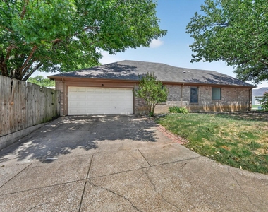 7001 Bentley Avenue - Photo Thumbnail 26