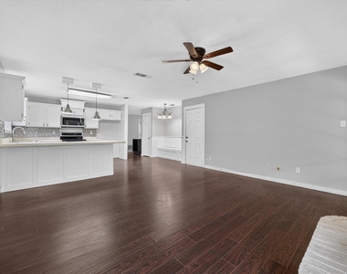 7001 Bentley Avenue - Photo Thumbnail 10