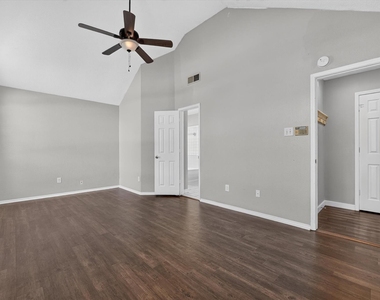 7001 Bentley Avenue - Photo Thumbnail 20