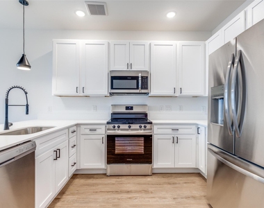 5215 Capitol Avenue - Photo Thumbnail 6