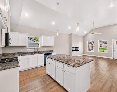 4607 Spencer Street - Photo Thumbnail 7