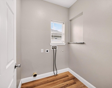 4607 Spencer Street - Photo Thumbnail 15