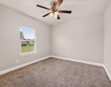 4607 Spencer Street - Photo Thumbnail 12