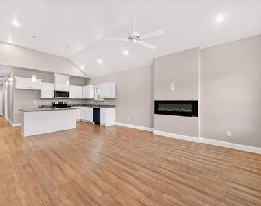4607 Spencer Street - Photo Thumbnail 3