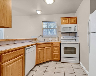 1025 Rice Street - Photo Thumbnail 8