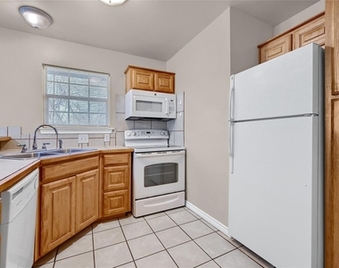 1025 Rice Street - Photo Thumbnail 7