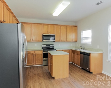 704 Perth Drive - Photo Thumbnail 2