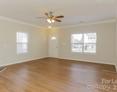 704 Perth Drive - Photo Thumbnail 6