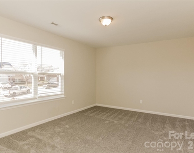 704 Perth Drive - Photo Thumbnail 11
