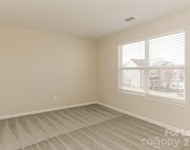 704 Perth Drive - Photo Thumbnail 9