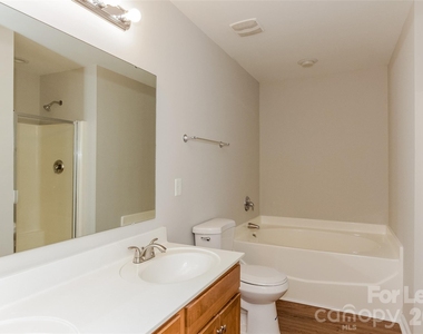 704 Perth Drive - Photo Thumbnail 13