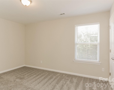 704 Perth Drive - Photo Thumbnail 10