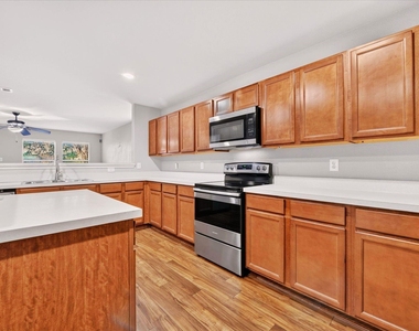 2425 Grand Rapids Drive - Photo Thumbnail 8