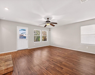2425 Grand Rapids Drive - Photo Thumbnail 5