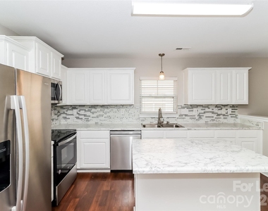 5125 Stone Park Drive - Photo Thumbnail 4