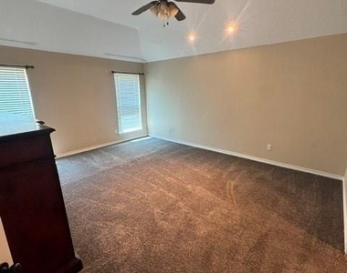 1509 Saddle Lakes Drive - Photo Thumbnail 7