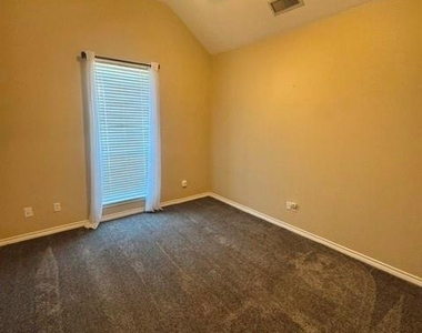 1509 Saddle Lakes Drive - Photo Thumbnail 15