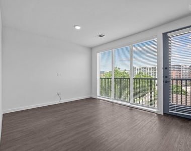 1100 N Zang Boulevard - Photo Thumbnail 7