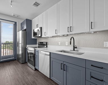 1100 N Zang Boulevard - Photo Thumbnail 6