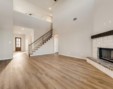 107 Yampa Court - Photo Thumbnail 2
