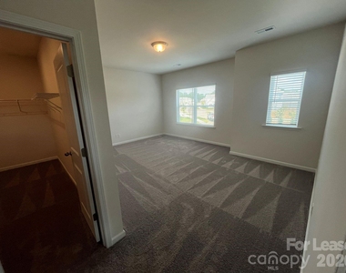 1120 Langston Lane - Photo Thumbnail 14
