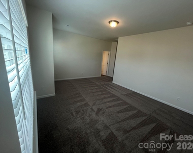 1120 Langston Lane - Photo Thumbnail 10