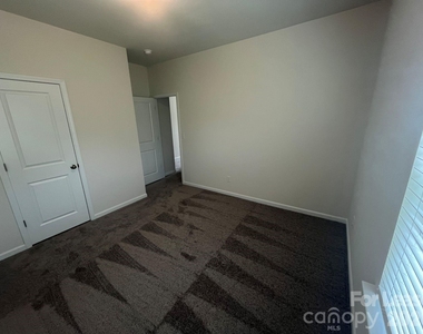 1120 Langston Lane - Photo Thumbnail 6