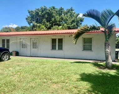 3203 Se 29th Lane - Photo Thumbnail 2