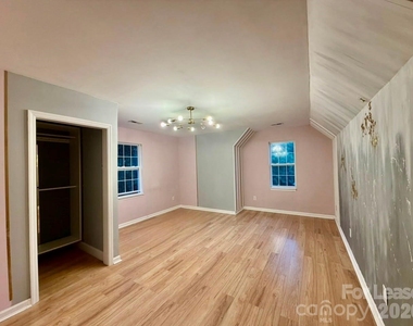 6105 Old Corral Street - Photo Thumbnail 2