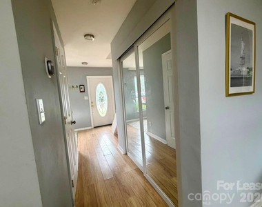 6105 Old Corral Street - Photo Thumbnail 10