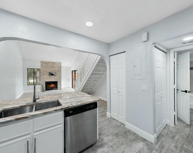 4012 Palm Bay Circle - Photo Thumbnail 5
