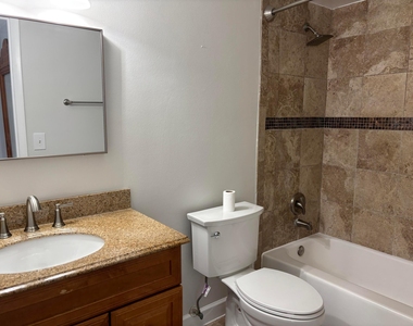 6200 Ne 22nd Way - Photo Thumbnail 5