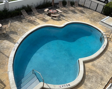6200 Ne 22nd Way - Photo Thumbnail 18
