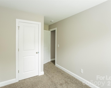 1105 Rosewood Avenue - Photo Thumbnail 10