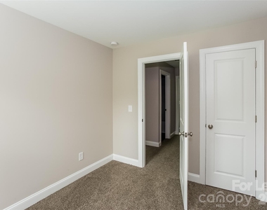 1105 Rosewood Avenue - Photo Thumbnail 8