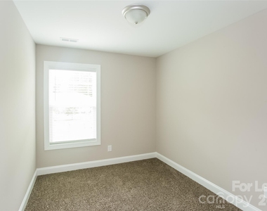 1105 Rosewood Avenue - Photo Thumbnail 11