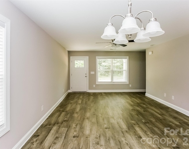 1105 Rosewood Avenue - Photo Thumbnail 4